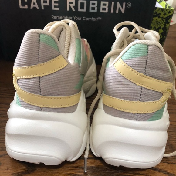 NWT  CAPE ROBBIN Zagnee Nude Pastel Accented Tennis Shoes  Size 9  They run sm - Picture 2 of 4